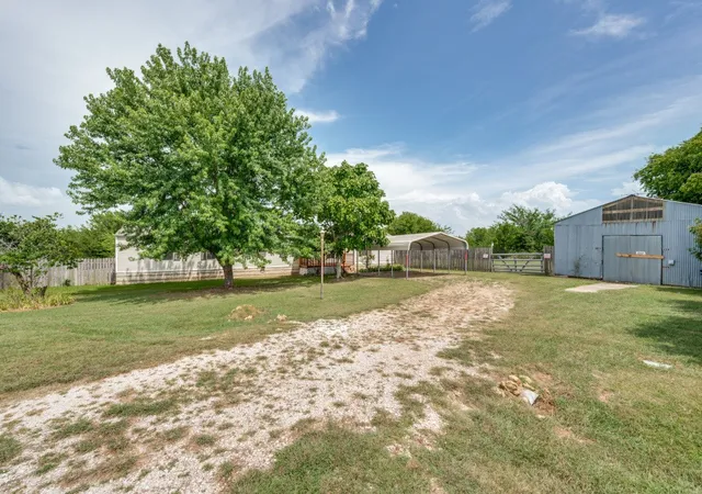 Photo 2 of Manufactured home for sale at 9495 Brittany Hill Rd, Sanger, TX 76266 | MLS# 21339509 | Listing updated on 2026-08-19
