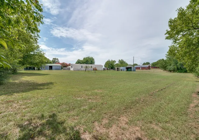 Photo 3 of Manufactured home for sale at 9495 Brittany Hill Rd, Sanger, TX 76266 | MLS# 21339509 | Listing updated on 2026-10-05