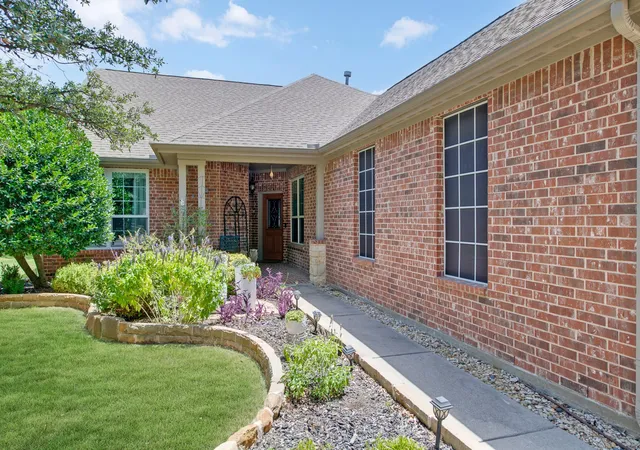 Photo 2 of Single family home for sale at 7444 Saint Petersburg Dr, Frisco, TX 75036 | MLS# 21339921 | Listing updated on 2026-10-03