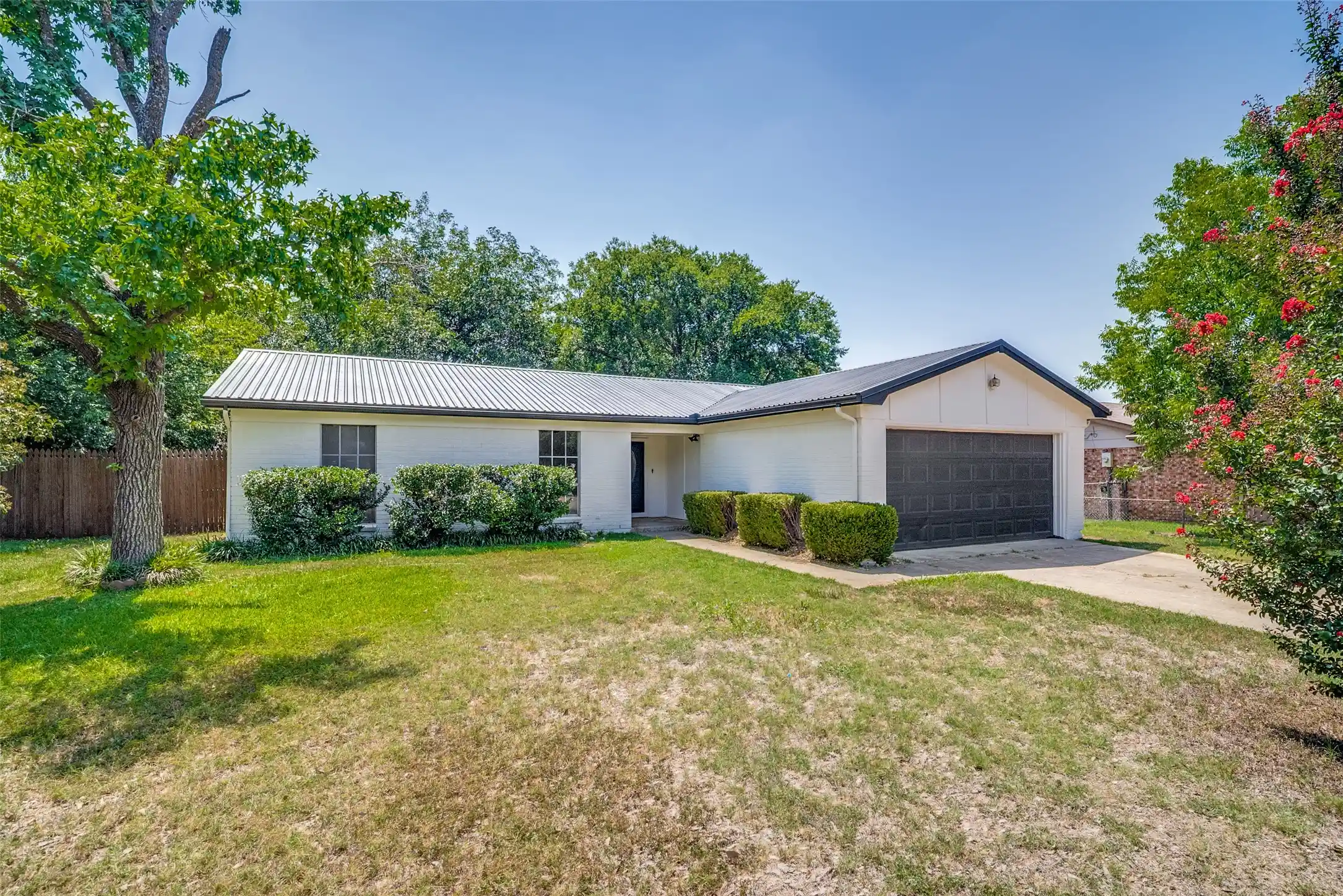Photo 1 of Single family home for sale at 1907 Armstrong St, Cleburne, TX 76033 | MLS# 21340104 | Listing updated on 2026-10-21