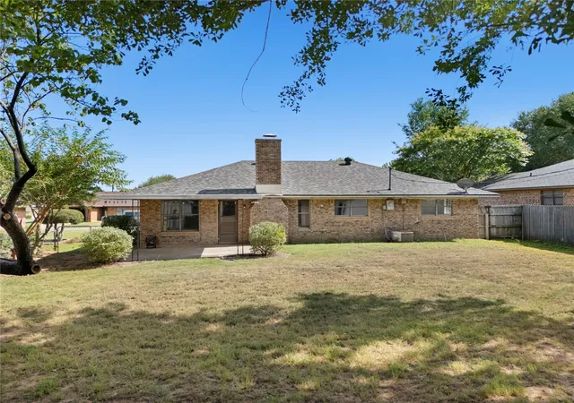 Photo 2 of Sale Pending at 2703 Regal Dr, Denison, TX 75020 | MLS# 21335029 | Listing updated on 2026-10-02