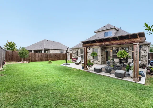Photo 3 of Single family home for sale at 211 Gardenia Dr, Royse City, TX 75189 | MLS# 21339534 | Listing updated on 2026-10-07