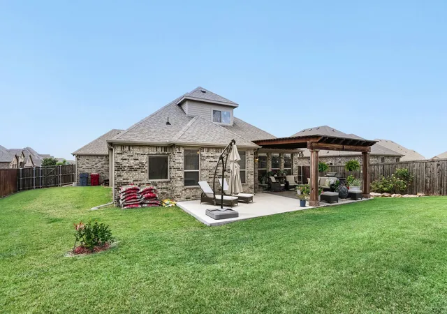 Photo 3 of Single family home for sale at 211 Gardenia Dr, Royse City, TX 75189 | MLS# 21339534 | Listing updated on 2026-10-07
