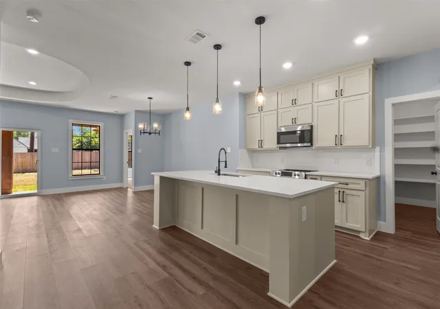 Photo 3 of Single family home for sale at 2618 Seevers Ave, Dallas, TX 75216 | MLS# 21340134 | Listing updated on 2026-08-07