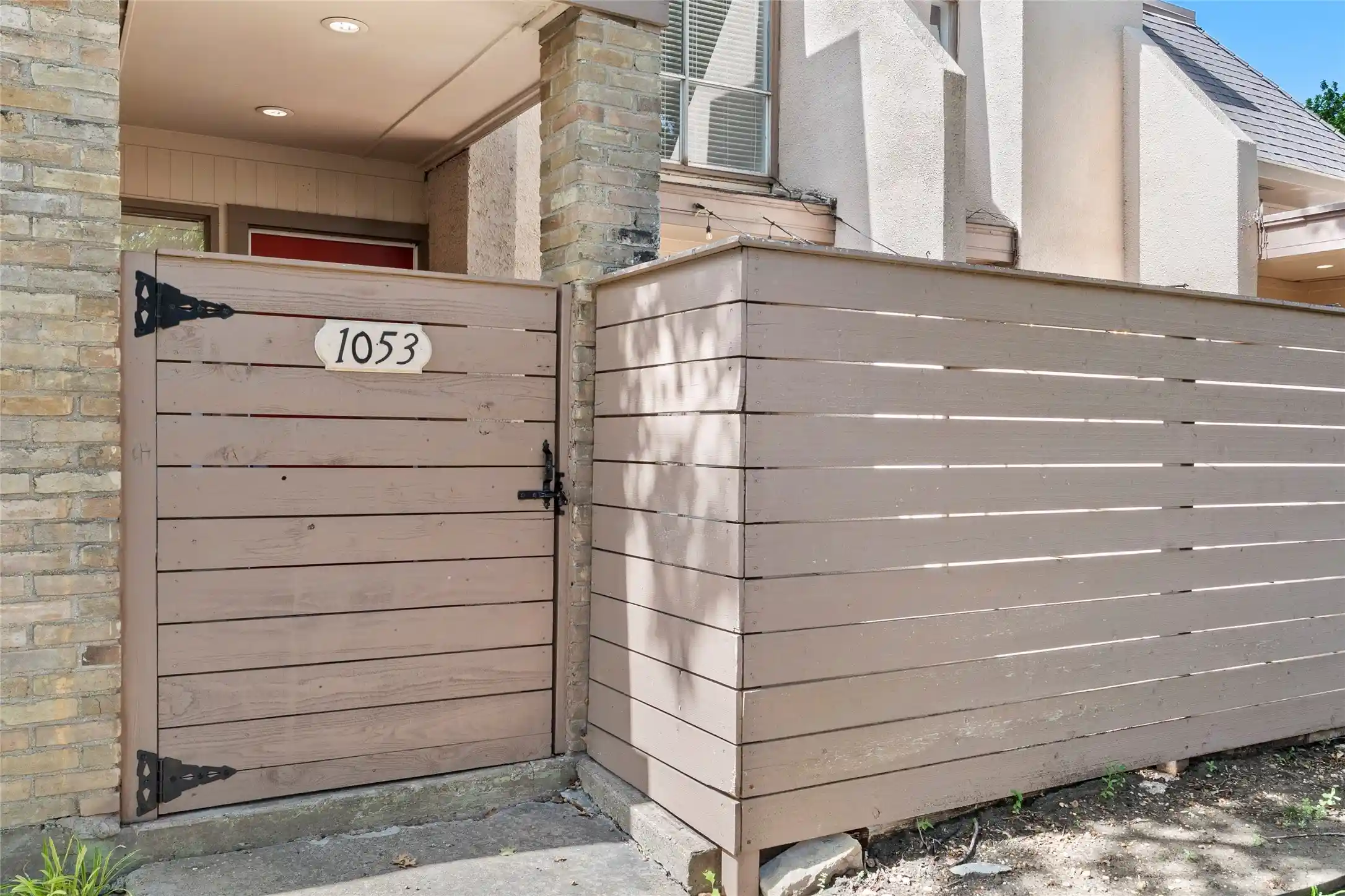Listing Photo 2 - Condo for sale in 3045 Park Ln located at 3045 Park Ln, Dallas, TX 75220 - Unit #1053