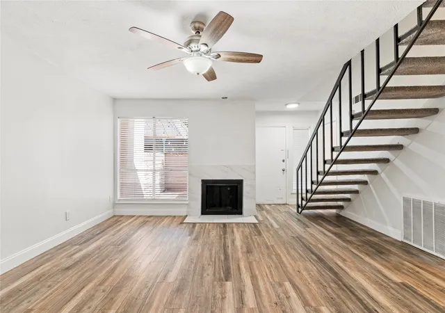 Listing Photo 5 - Condo for sale in building located at 3045 Park Ln, Dallas, TX 75220 - Unit #1053