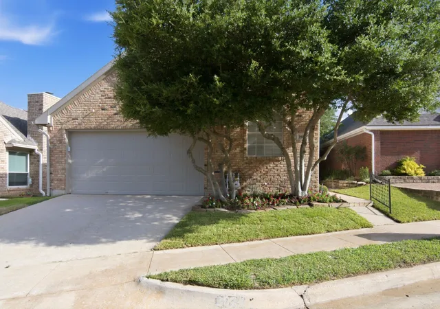 Photo 1 of Sale Pending at 2929 Everest Dr, Bedford, TX 76021 | MLS# 21322331 | Listing updated on 2026-08-27