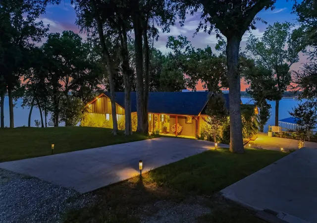 Photo 3 of Single family home for sale at 7250 Briar Rd, Azle, TX 76020 | MLS# 21340147 | Listing updated on 2026-08-08
