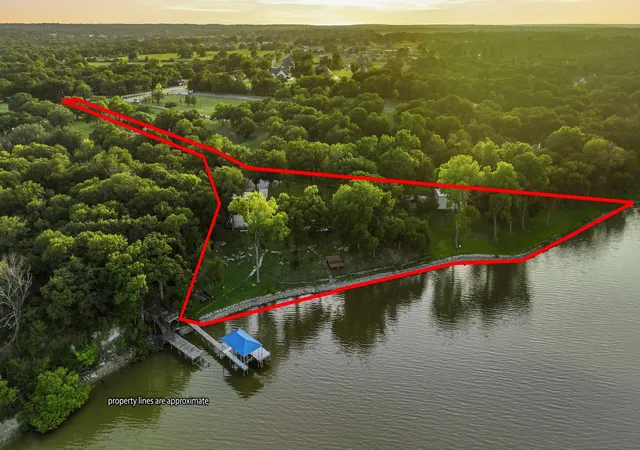 Photo 4 of Single family home for sale at 7250 Briar Rd, Azle, TX 76020 | MLS# 21340147 | Listing updated on 2026-08-08