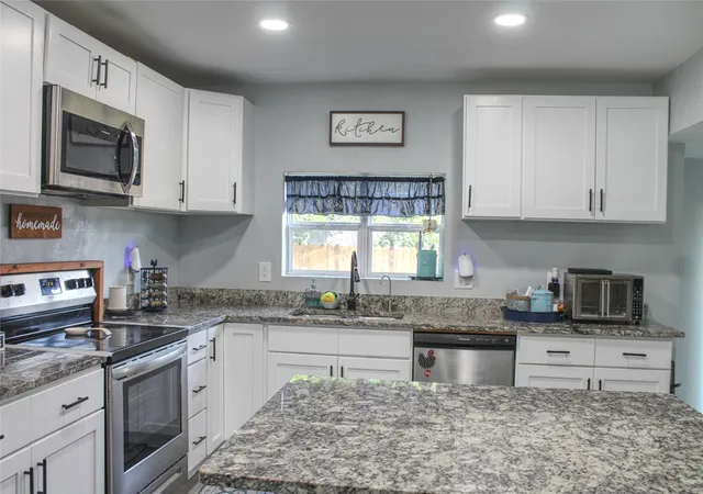 Photo 4 of Single family home for sale at 941 Central St, Albany, TX 76430 | MLS# 21340293 | Listing updated on 2026-09-30