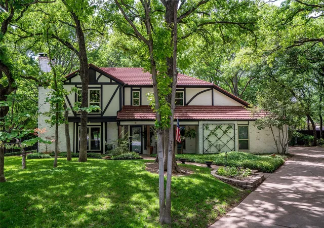 Photo 2 of Single family home for sale at 3 Echo Cvs, Grapevine, TX 76051 | MLS# 21339001 | Listing updated on 2026-10-06