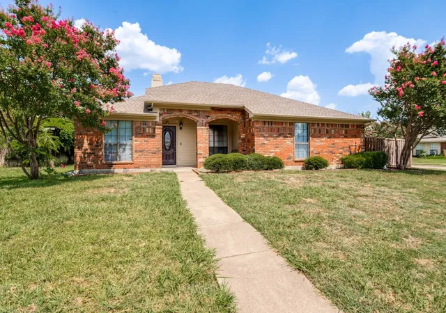 Photo 1 of Single family home for sale at 3000 Presidio Cir, Carrollton, TX 75007 | MLS# 21333827 | Listing updated on 2026-08-29