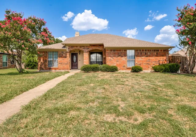 Photo 2 of Single family home for sale at 3000 Presidio Cir, Carrollton, TX 75007 | MLS# 21333827 | Listing updated on 2026-08-29