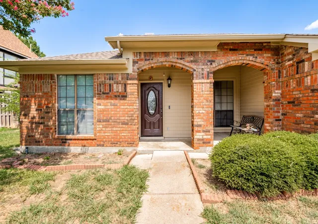 Photo 3 of Single family home for sale at 3000 Presidio Cir, Carrollton, TX 75007 | MLS# 21333827 | Listing updated on 2026-08-29