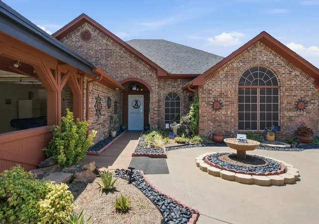 Photo 1 of Sale Pending at 124 Sanchez Creek Ct, Weatherford, TX 76088 | MLS# 21337621 | Listing updated on 2026-09-29