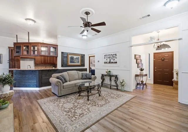 Photo 3 of Sale Pending at 124 Sanchez Creek Ct, Weatherford, TX 76088 | MLS# 21337621 | Listing updated on 2026-09-29