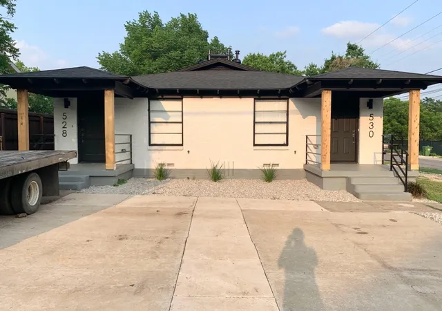 1st image of 530 Sunnyside Ave, Cockrell Hill, TX 75211 | MLS# 21339778