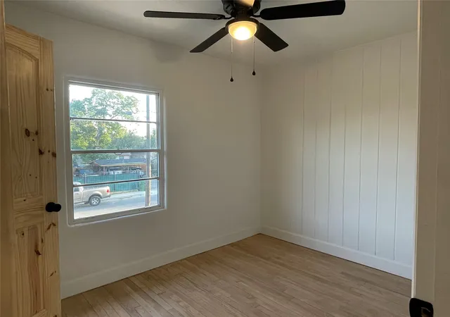 3rd image of 530 Sunnyside Ave, Cockrell Hill, TX 75211 | MLS# 21339778