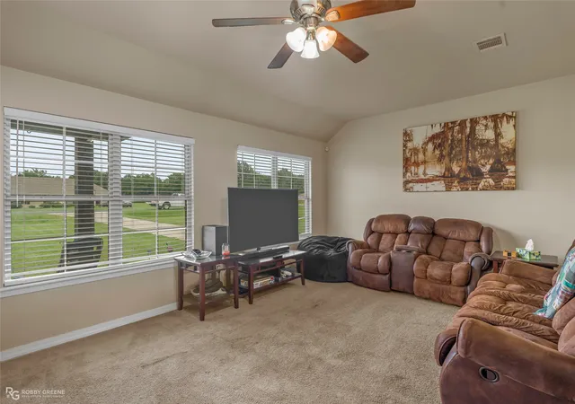 Photo 4 of Single family home for sale at 6174 Windwood Estates Dr, Shreveport, LA 71107 | MLS# 21328189 | Listing updated on 2026-08-28