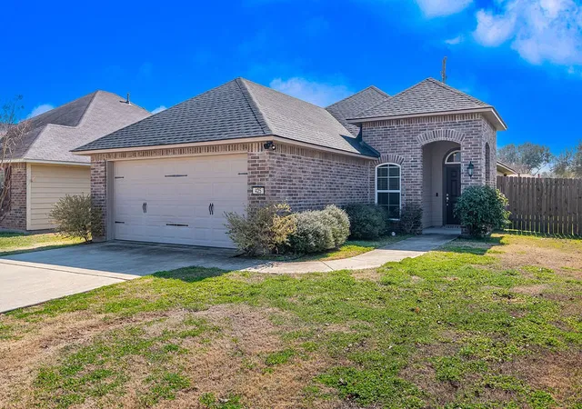 1st image of 425 Jordan Dr, Bossier City, LA 71112 | MLS# 21340080