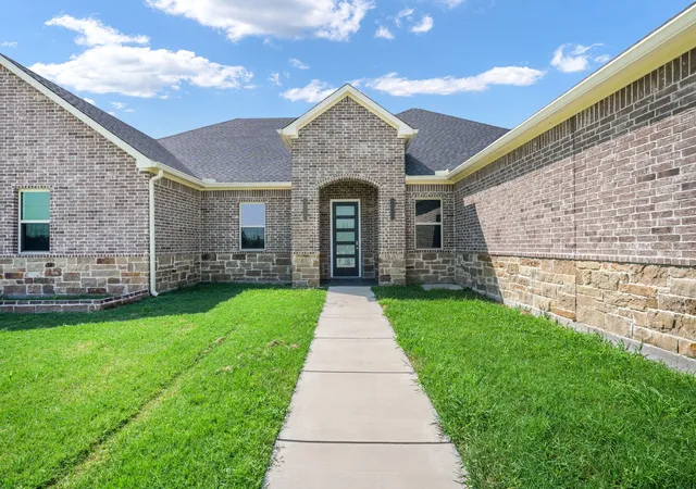Photo 2 of Single family home for sale at 350 Farrar Rd, Waxahachie, TX 75165 | MLS# 21339116 | Listing updated on 2026-08-15