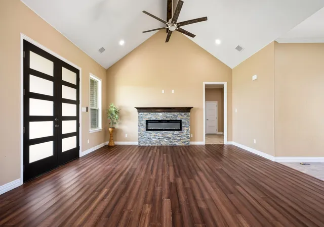 Photo 3 of Single family home for sale at 350 Farrar Rd, Waxahachie, TX 75165 | MLS# 21339116 | Listing updated on 2026-08-15