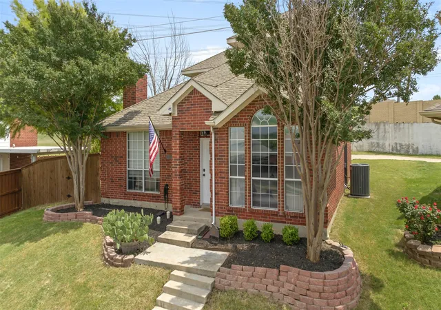 Photo 3 of Single family home for sale at 4100 Creekhollow Dr, Carrollton, TX 75010 | MLS# 21339087 | Listing updated on 2026-07-25