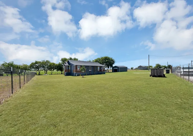 Photo 3 of Single family home for sale at 1237 Private Road 4219, Decatur, TX 76234 | MLS# 21339688 | Listing updated on 2026-10-03