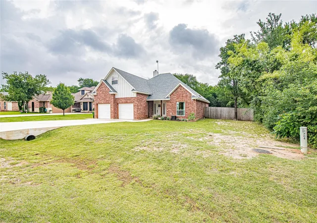 1st image of 704 Grandview Dr, Granbury, TX 76049 | MLS# 21340437