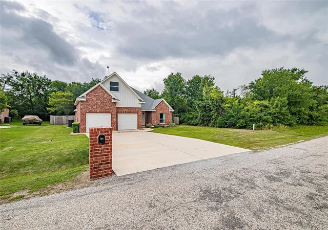 4th image of 704 Grandview Dr, Granbury, TX 76049 | MLS# 21340437