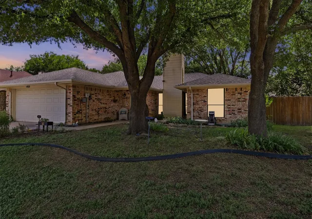 Photo 3 of Sale Pending at 3213 Brooke St, Denton, TX 76207 | MLS# 21340158 | Listing updated on 2026-08-23