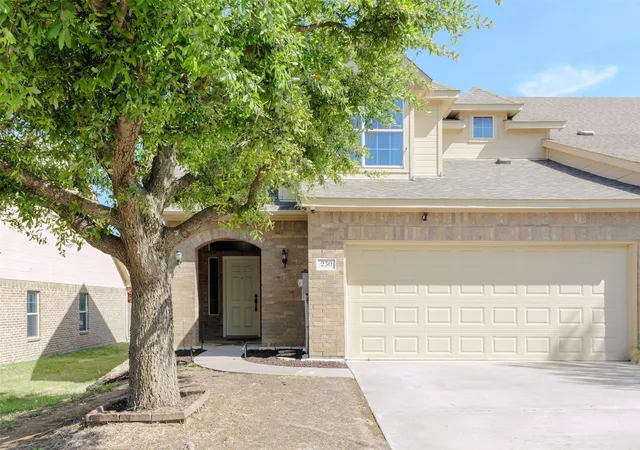 Photo 3 of Townhouse for sale at 230 Greathouse Vlg, Decatur, TX 76234 | MLS# 21333234 | Listing updated on 2026-09-15