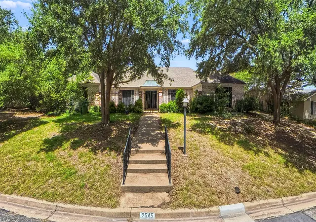 Photo 2 of Single family home for sale at 2641 Woodmont Cir, Waco, TX 76710 | MLS# 21340408 | Listing updated on 2026-07-25