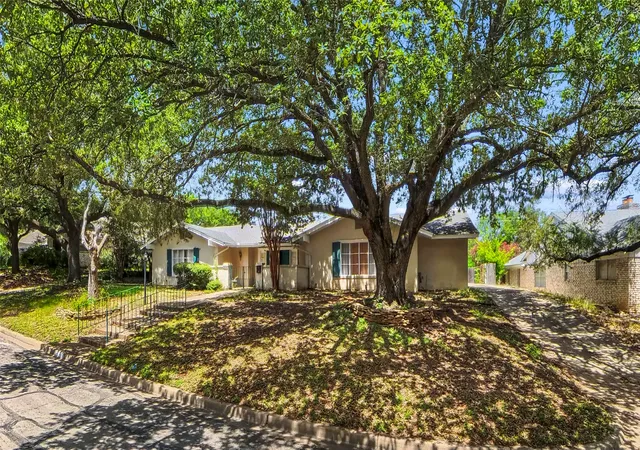 Photo 3 of Single family home for sale at 2641 Woodmont Cir, Waco, TX 76710 | MLS# 21340408 | Listing updated on 2026-07-25