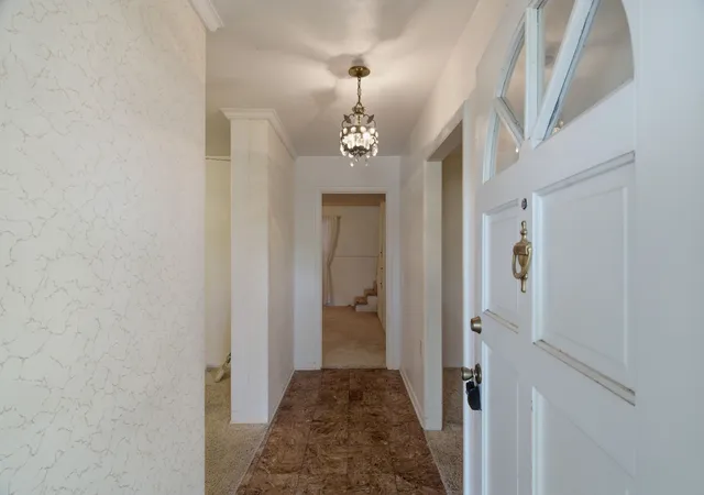 Photo 4 of Single family home for sale at 1301 Colonial Ct, Arlington, TX 76013 | MLS# 21338662 | Listing updated on 2026-08-20