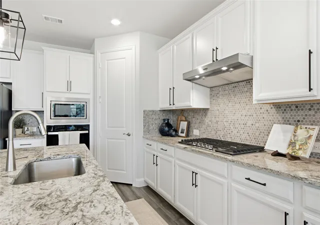 Photo 3 of Single family home for sale at 2724 Acadia Dr, Denton, TX 76210 | MLS# 21340415 | Listing updated on 2026-08-29