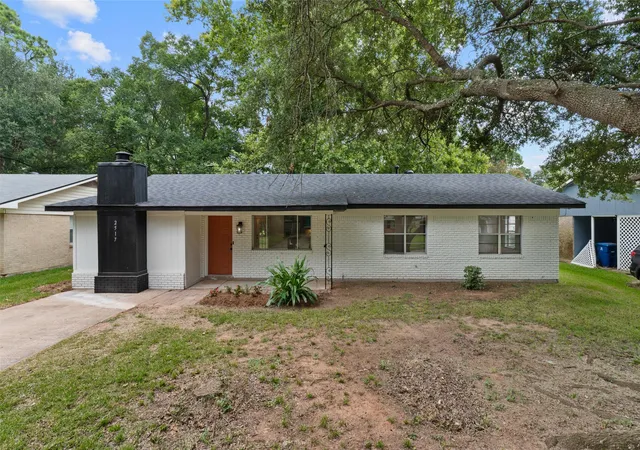 Photo 1 of Sale Pending at 2517 Captain Sawyer Dr, Shreveport, LA 71104 | MLS# 21338288 | Listing updated on 2026-08-20