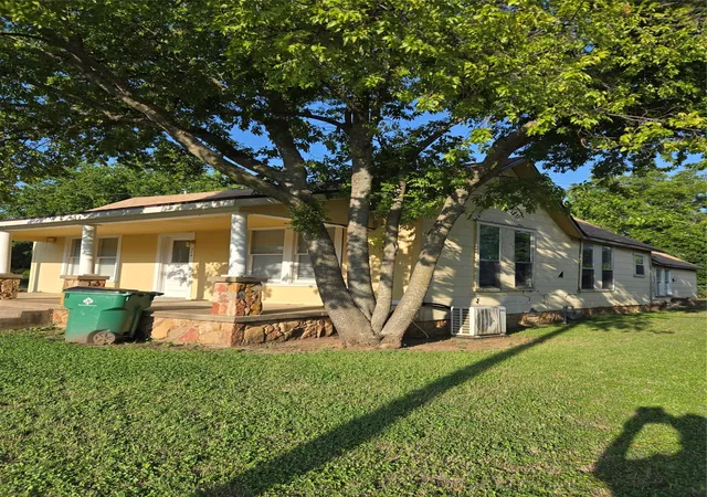 Photo 2 of Single family home for sale at 714 S Commercial Ave, Coleman, TX 76834 | MLS# 21340496 | Listing updated on 2026-07-25
