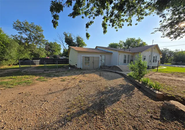 Photo 3 of Single family home for sale at 714 S Commercial Ave, Coleman, TX 76834 | MLS# 21340496 | Listing updated on 2026-07-25
