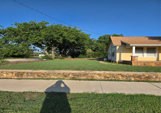 Photo 3 of Single family home for sale at 714 S Commercial Ave, Coleman, TX 76834 | MLS# 21340496 | Listing updated on 2026-07-25