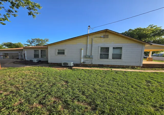 Photo 4 of Single family home for sale at 714 S Commercial Ave, Coleman, TX 76834 | MLS# 21340496 | Listing updated on 2026-07-25