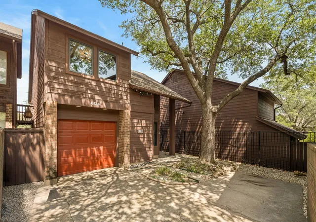 Photo 2 of Single family home for sale at 6124 Summer Creek Cir, Dallas, TX 75231 | MLS# 21340241 | Listing updated on 2026-08-23