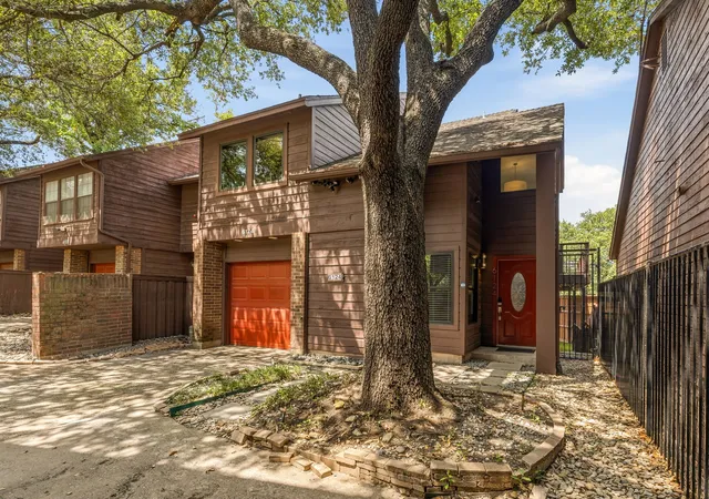 Photo 3 of Single family home for sale at 6124 Summer Creek Cir, Dallas, TX 75231 | MLS# 21340241 | Listing updated on 2026-08-23