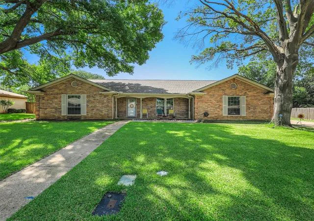 Photo 1 of Single family home for sale at 6404 Suncrest Ct, North Richland Hills, TX 76180 | MLS# 21337409 | Listing updated on 2026-08-26