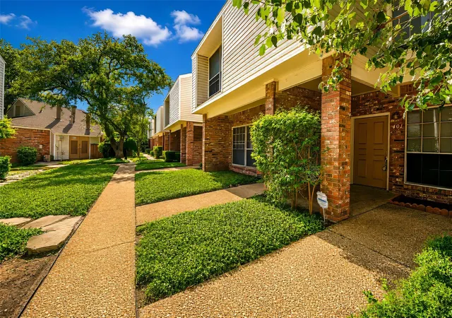 Listing Photo 4 - Condo for sale in building located at 12921 Abrams Rd, Dallas, TX 75243 - Unit #403