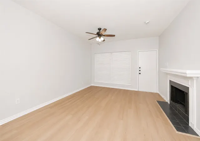 Listing Photo 5 - Condo for sale in building located at 12921 Abrams Rd, Dallas, TX 75243 - Unit #403