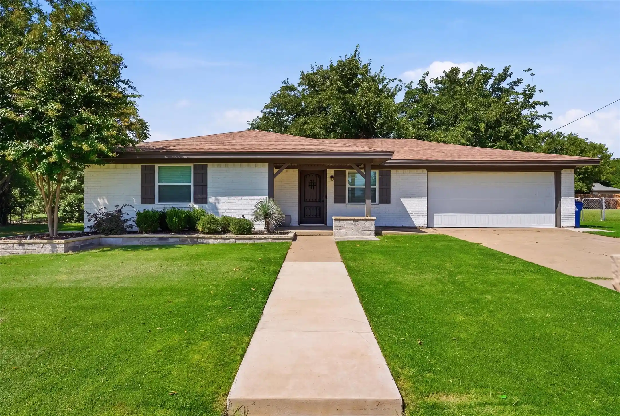 Single family home for sale at 332 S Sealy Ave, Justin, TX 76247 | MLS# 21334910