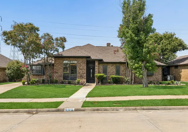 Photo 1 of Single family home for sale at 2133 Hunters Rdg, Carrollton, TX 75006 | MLS# 21335223 | Listing updated on 2026-08-27