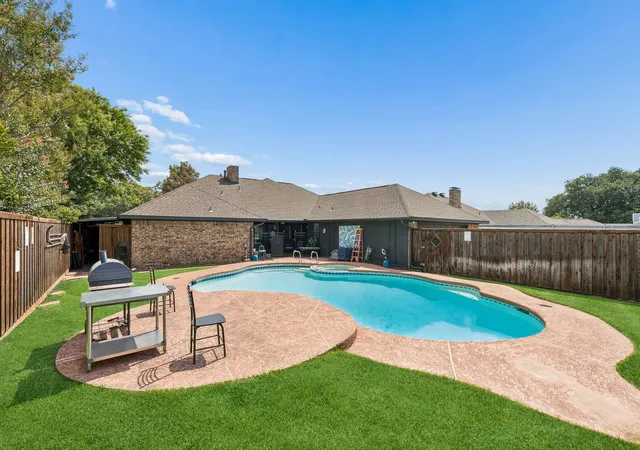Photo 2 of Single family home for sale at 2133 Hunters Rdg, Carrollton, TX 75006 | MLS# 21335223 | Listing updated on 2026-08-27