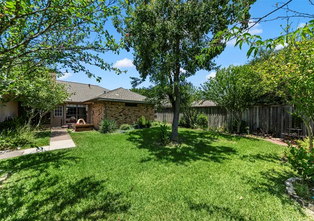 Photo 3 of Single family home for sale at 506 Willowcrest Dr, Garland, TX 75040 | MLS# 21331702 | Listing updated on 2026-10-07